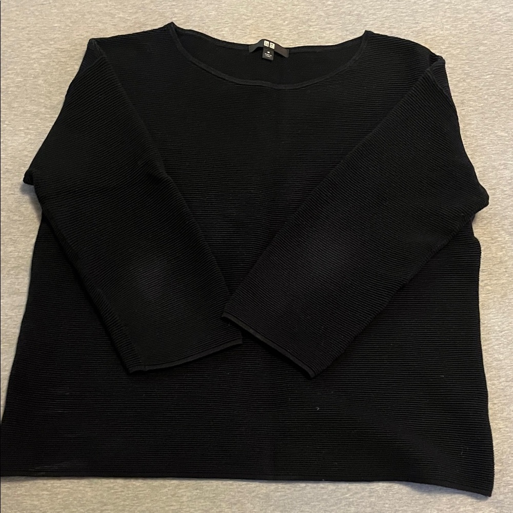 Uniqlo Black Horizontal Ribbed 3/4 Sleeve Top
